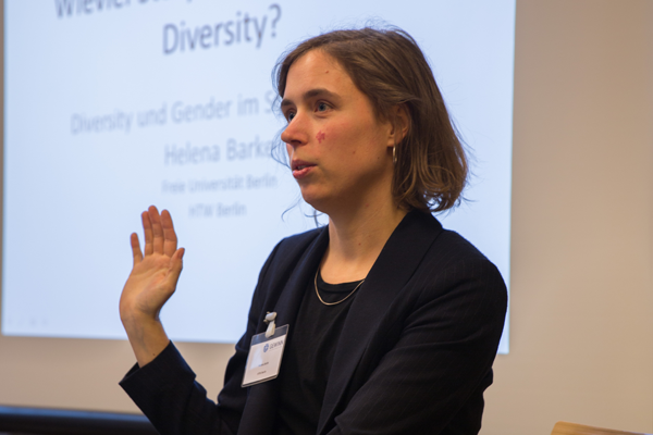 Helena Barke erläutert die Inhalte ihres Workshops "Wieviel Story Points bekommt Diversity?"